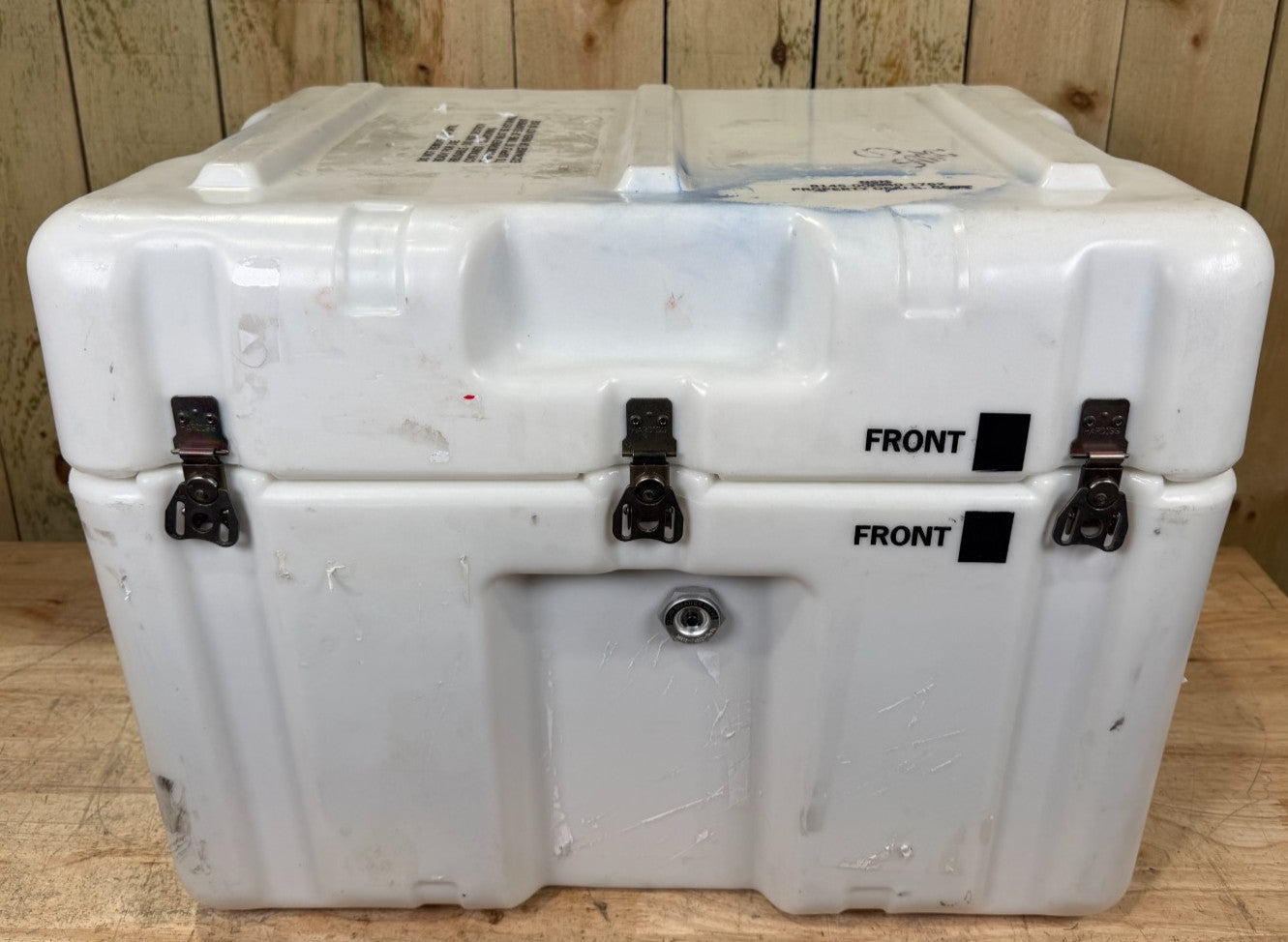 Pelican Hardigg 24.5x18.5x19" Footlocker White Case Military Waterproof