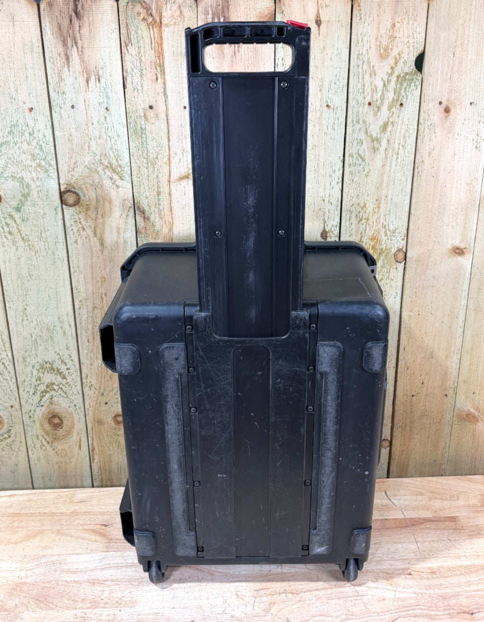SKB 2217-10 iSeries Waterproof Rolling Case Black Good Condition A/B