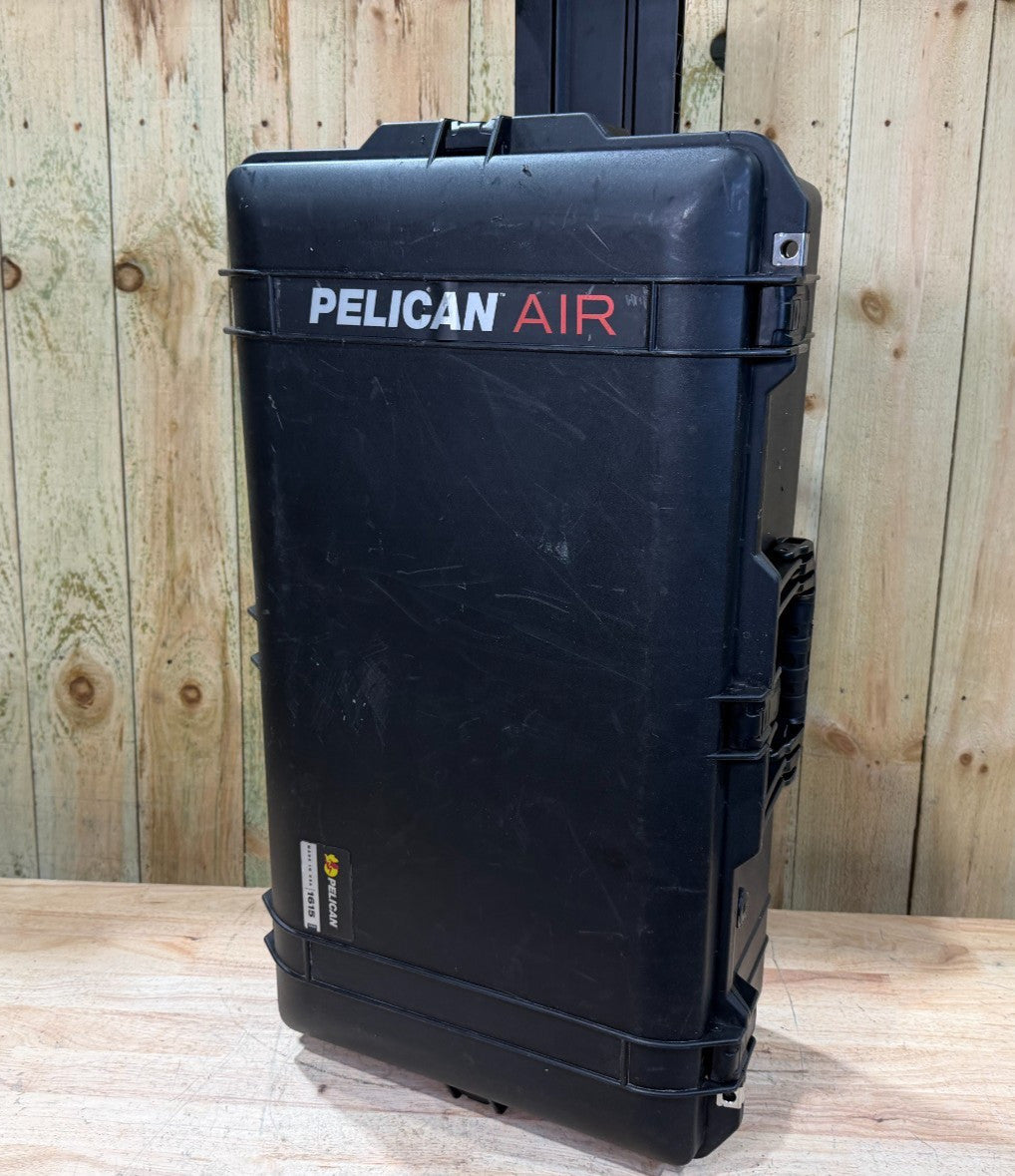 Pelican 1615 Air  Waterproof Rolling Travel Case Black Good Condition AB