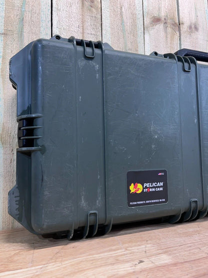 Pelican Storm IM3100 Long Rifle Case Green Rolling Good Condition AB
