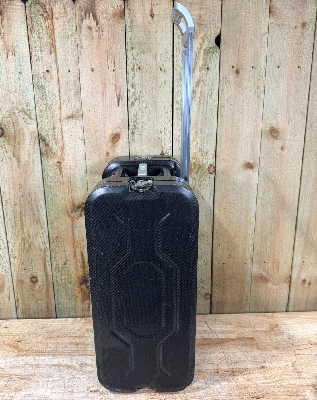 Voyager 8 Klas Carbon Fiber Rolling Storage Case Server Rack Style