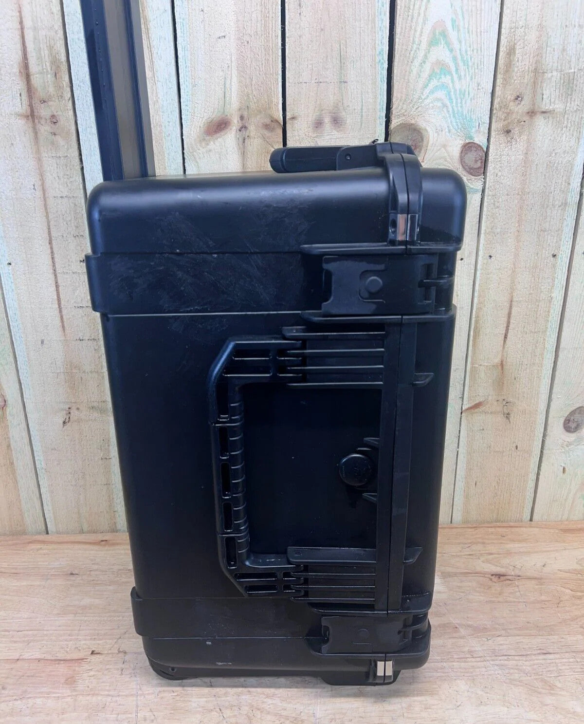 SKB 3i2213-12 iSeries Waterproof Rolling Case Black Good Condition A/B Free Ship