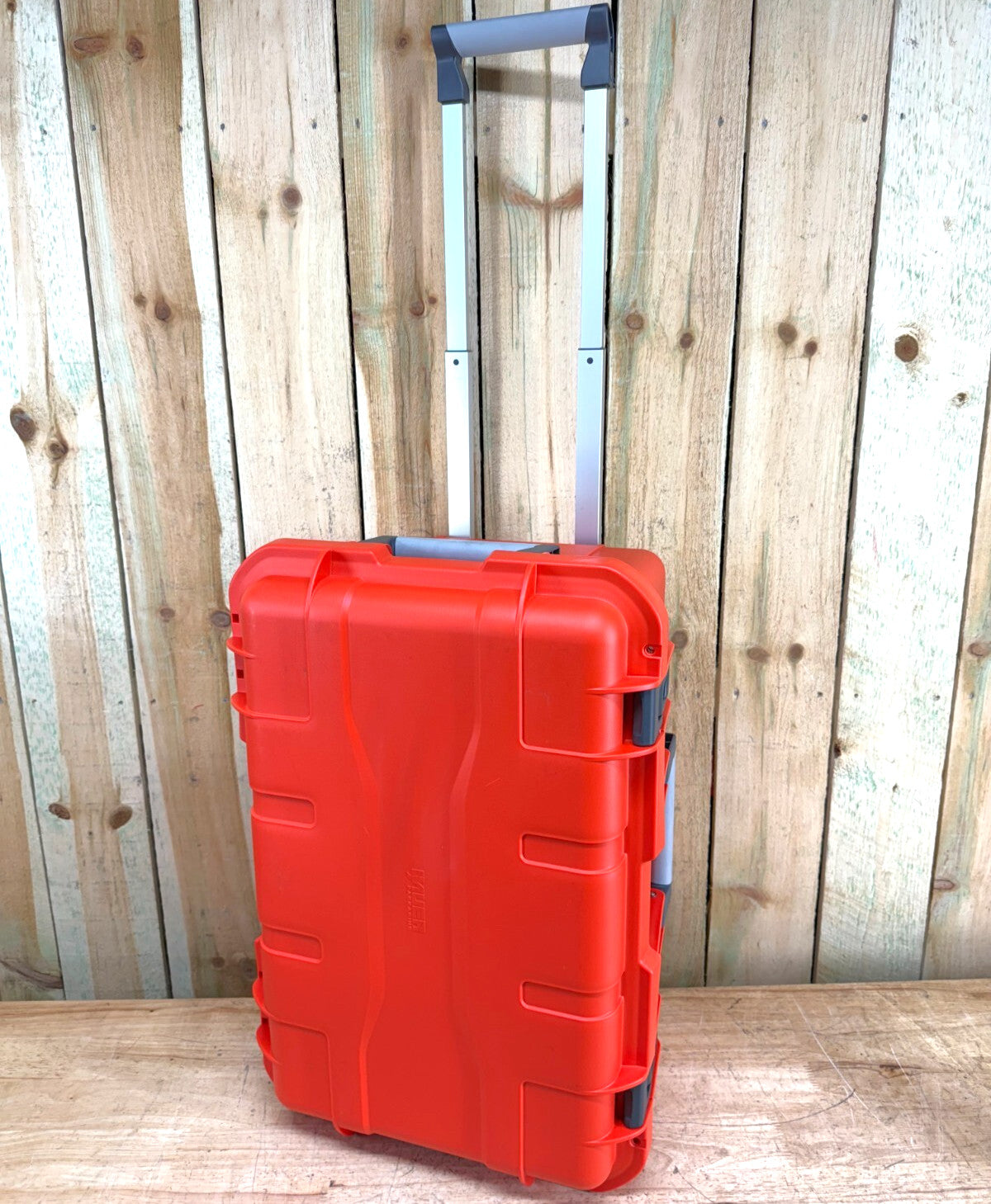 Auer Waterproof Rolling Case 23.5x16x13" Orange Good Condition AB Free Shipping
