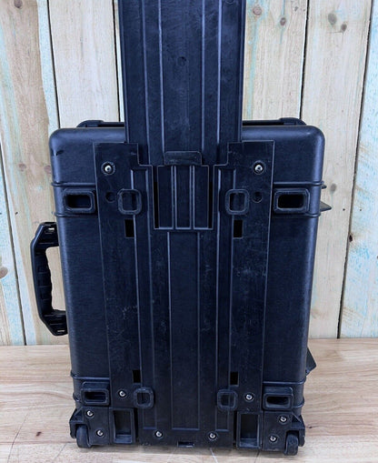 Pelican 1560 Waterproof Rolling Carry On Case Black Good Condition AB