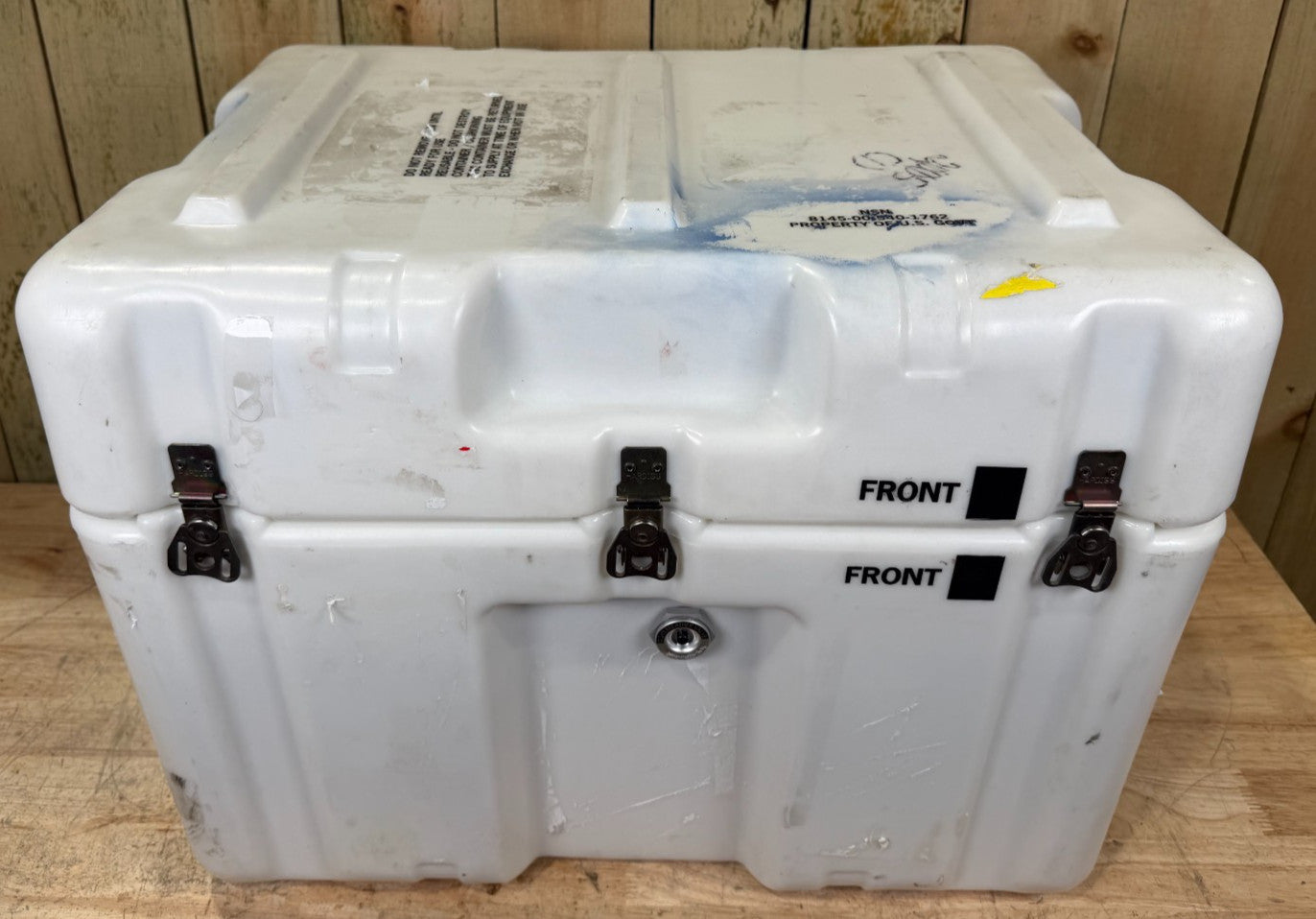 Pelican Hardigg 24.5x18.5x19" Footlocker White Case Military Waterproof