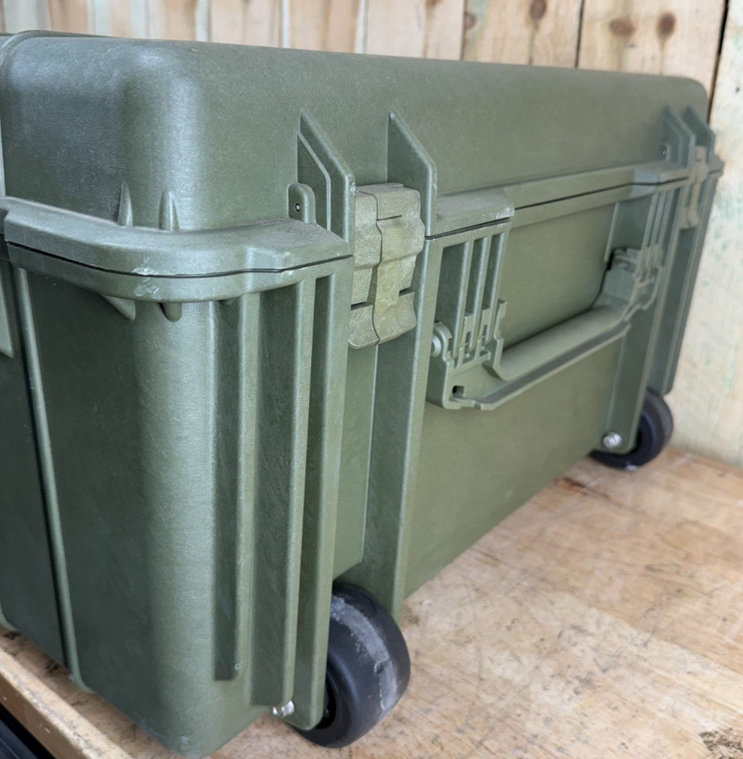 Pelican 1730 Protector Case Green Rolling Waterproof Good Condition AB Free Ship