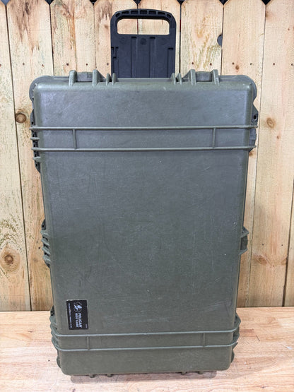 Pelican 1650 Protector Case Green Rolling Waterproof Good Condition AB Free Ship