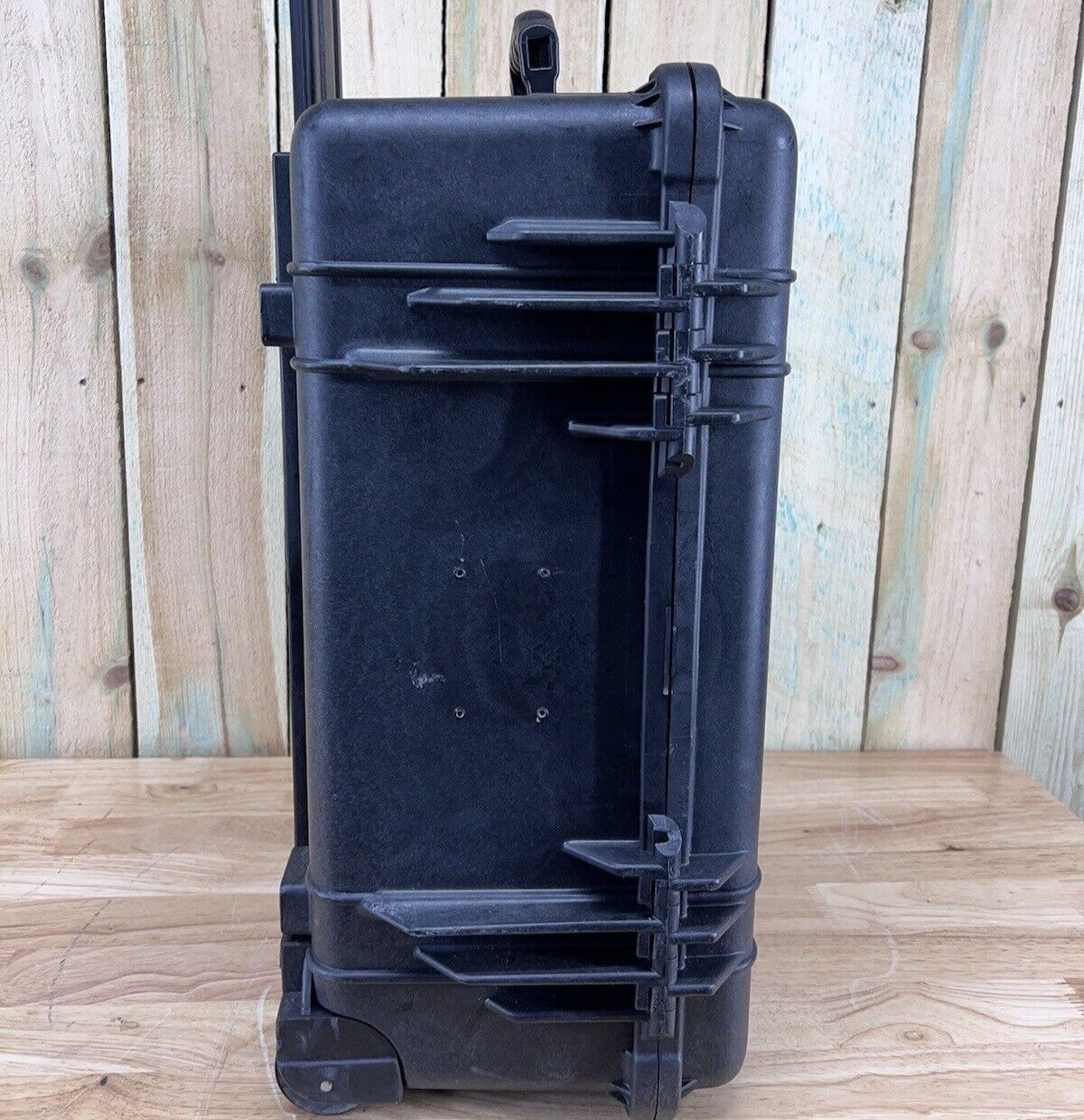 Pelican 1560 Waterproof Rolling Carry On Case Black Good Condition AB