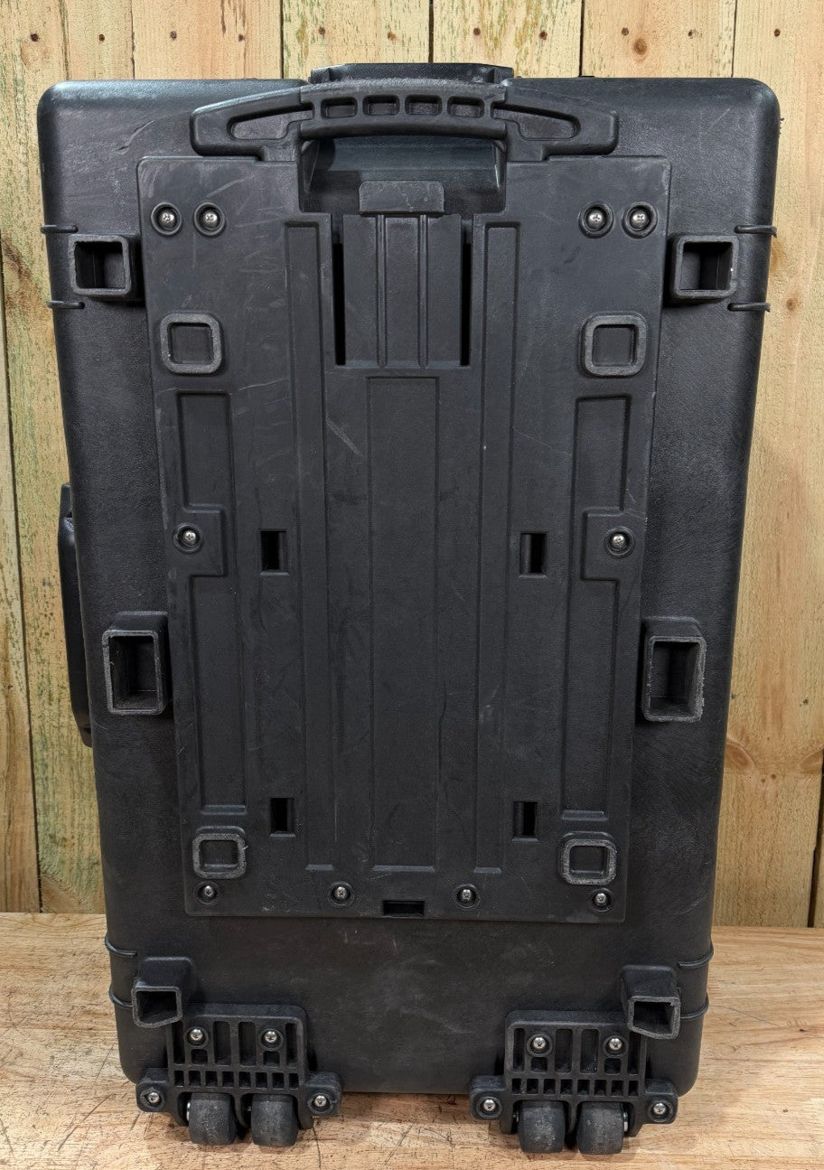 Pelican 1650 Protector Case W/ Padded Foam and Lid Divider Set Black Rolling