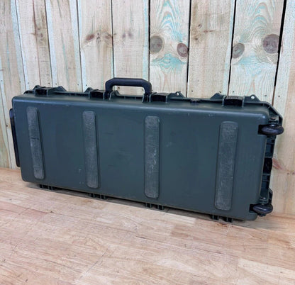 Pelican Storm IM3100 Long Rifle Case Green Rolling Good Condition AB