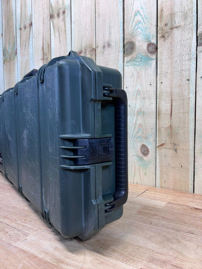 Pelican Storm IM3100 Long Rifle Case Green Rolling Good Condition AB
