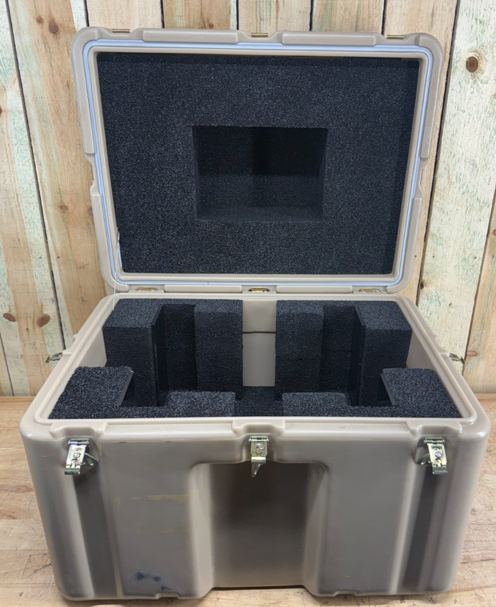 Pelican Hardigg Footlocker Tan Case 25x19x19 Military PSI Waterproof