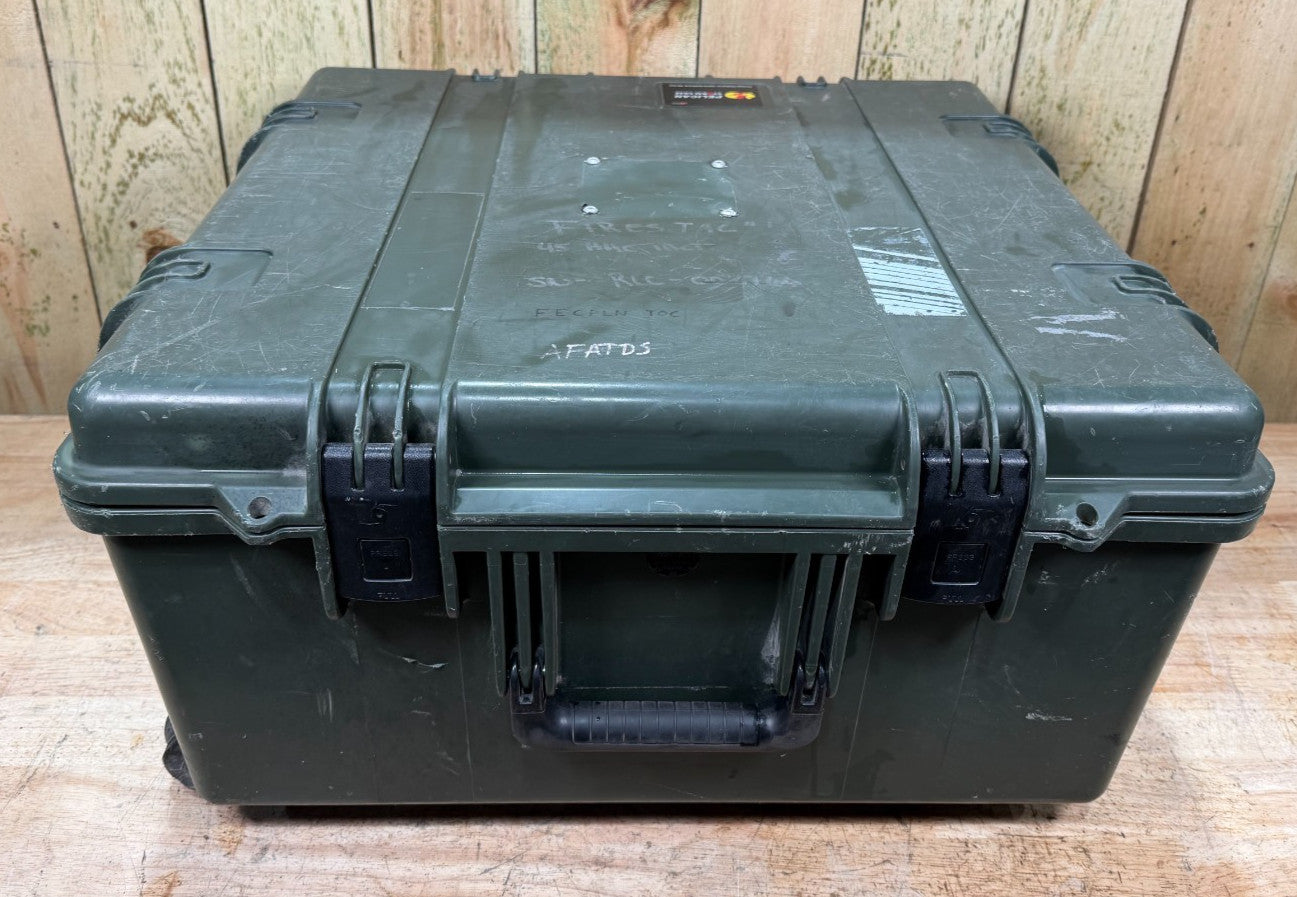 Pelican Storm IM2875 Green Waterproof Rolling Storage Case Good Condition AB