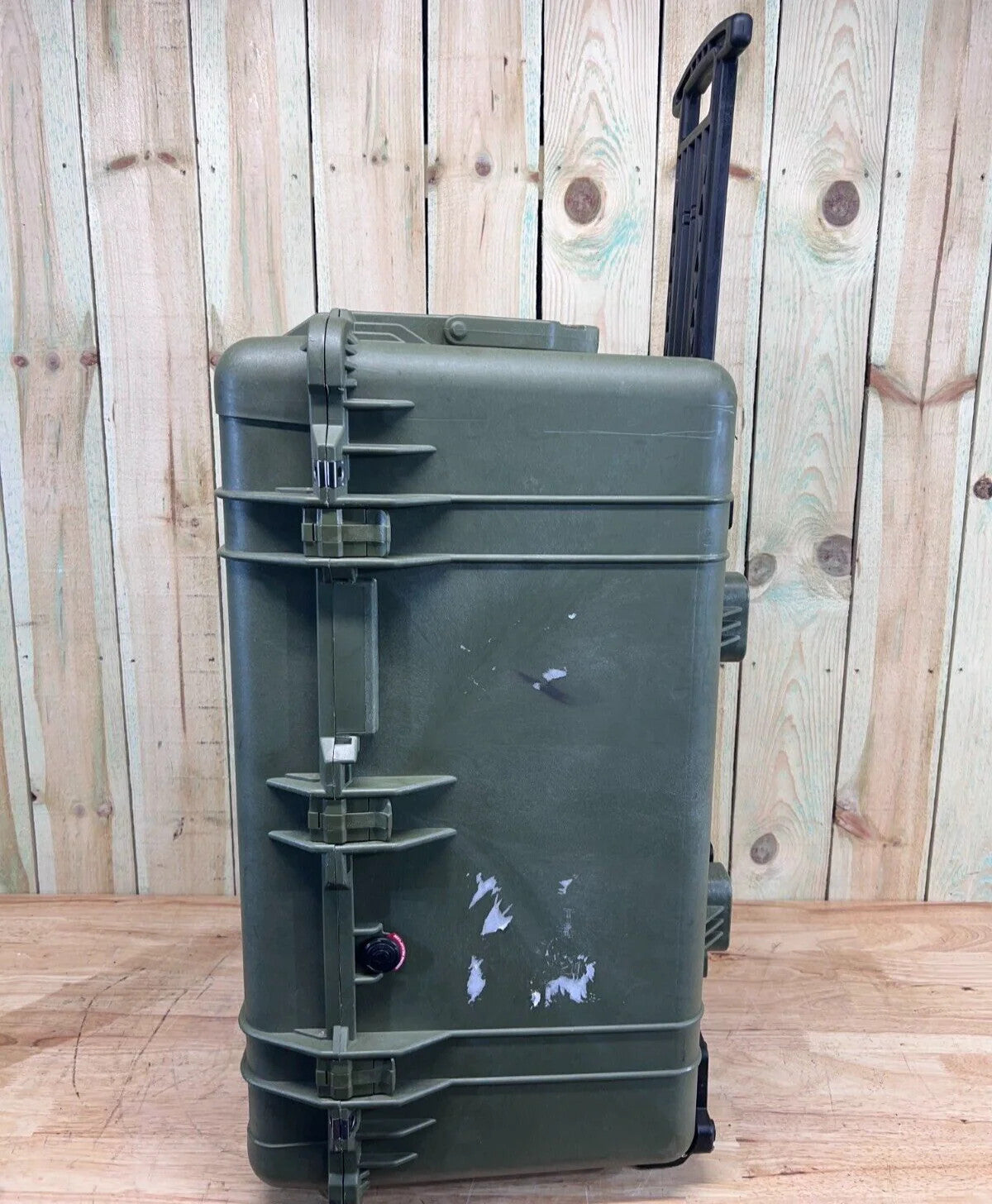 Pelican 1630 Protector Watertight Green Transport Case W/ Wheels AB