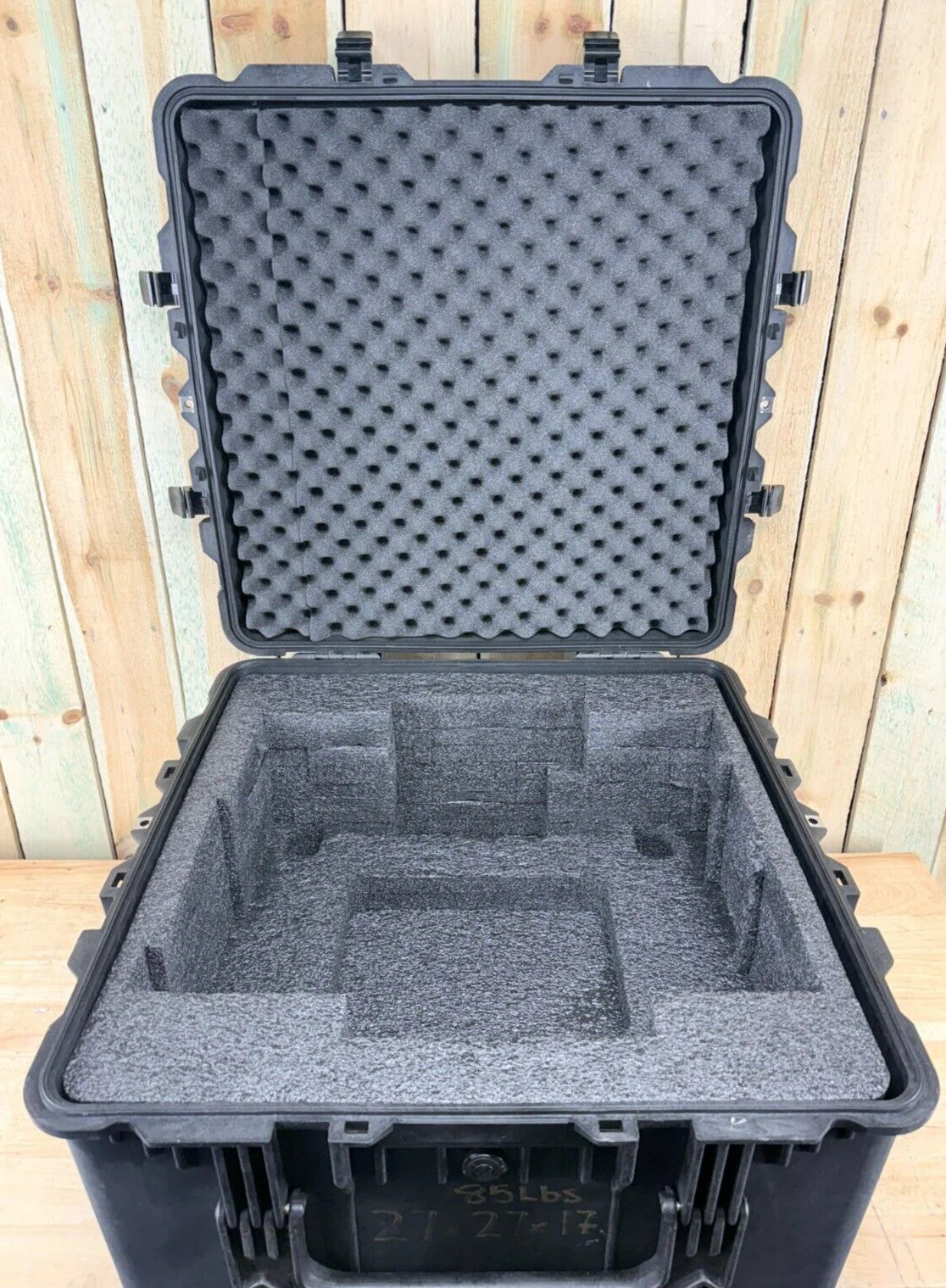 Pelican 1640 Protector Case Black Rolling Waterproof Good Condition AB