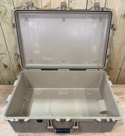 Pelican 1650 Protector Case Tan Rolling Waterproof Good Condition AB