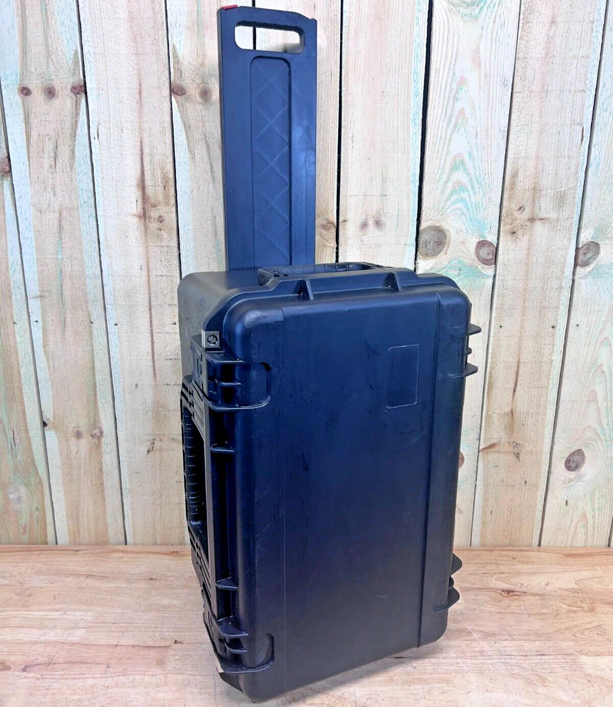 SKB 3i2213-12 iSeries Waterproof Rolling Case Black Good Condition A/B Free Ship
