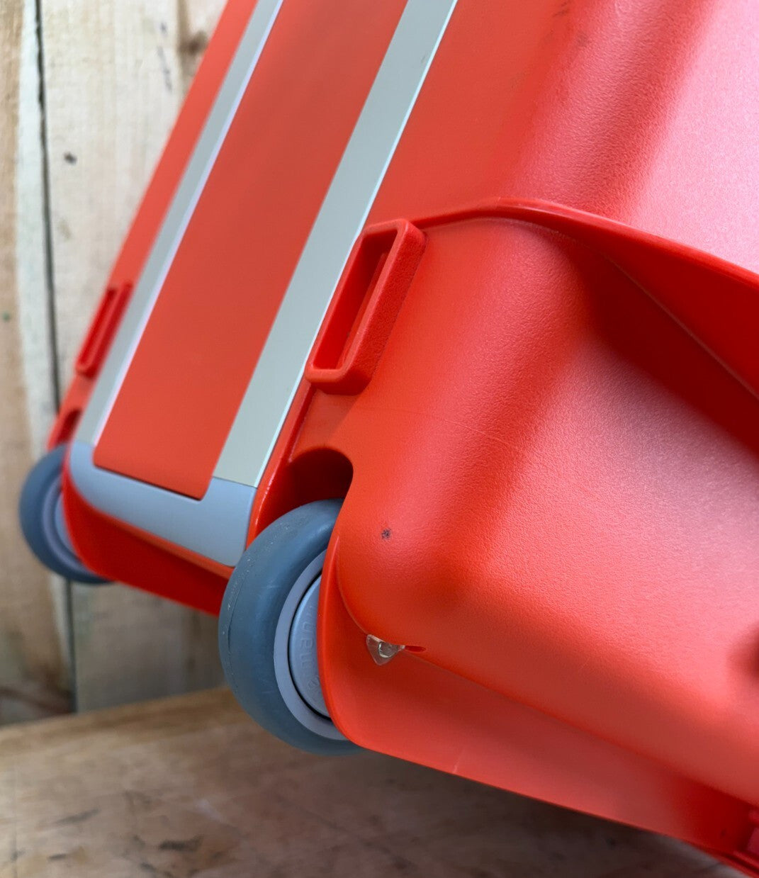 Auer Waterproof Rolling Case 23.5x16x13" Orange Good Condition AB Free Shipping