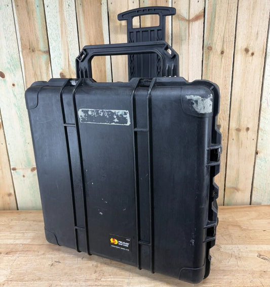 Pelican 1640 Protector Case Black Rolling Waterproof Good Condition AB