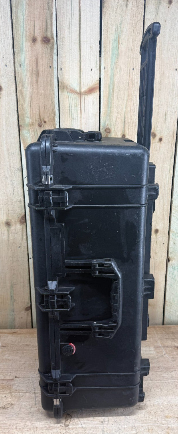 Pelican 1650 Protector Case Black Rolling Waterproof Good Condition AB Free Ship