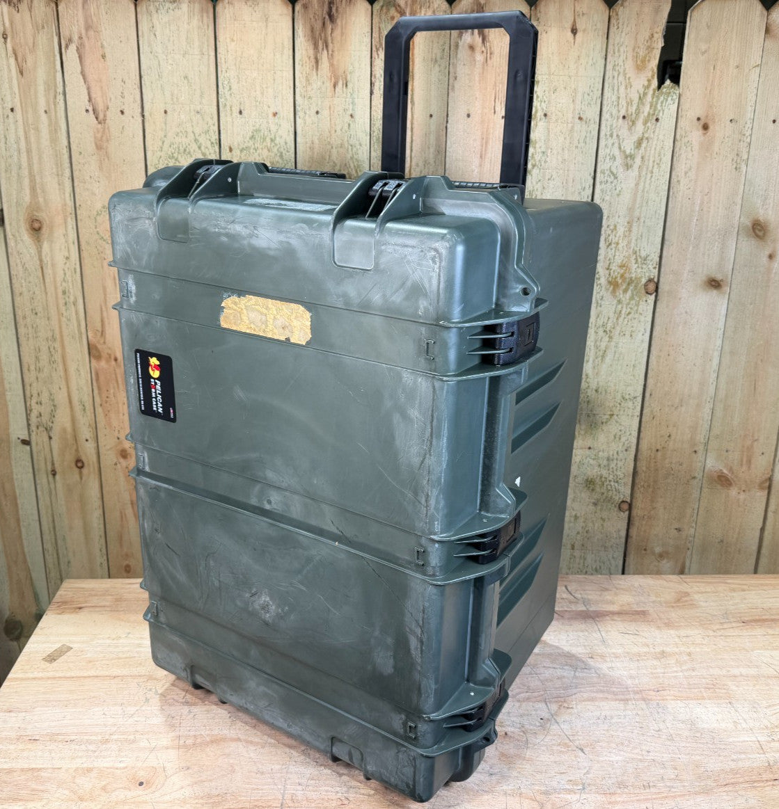 Pelican IM3075 Waterproof Rolling Carry On Case Green Used Condition BC