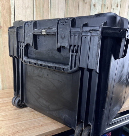 SKB iSeries 3021-18 Black Waterproof Storage Case Good Condition AB Free Ship
