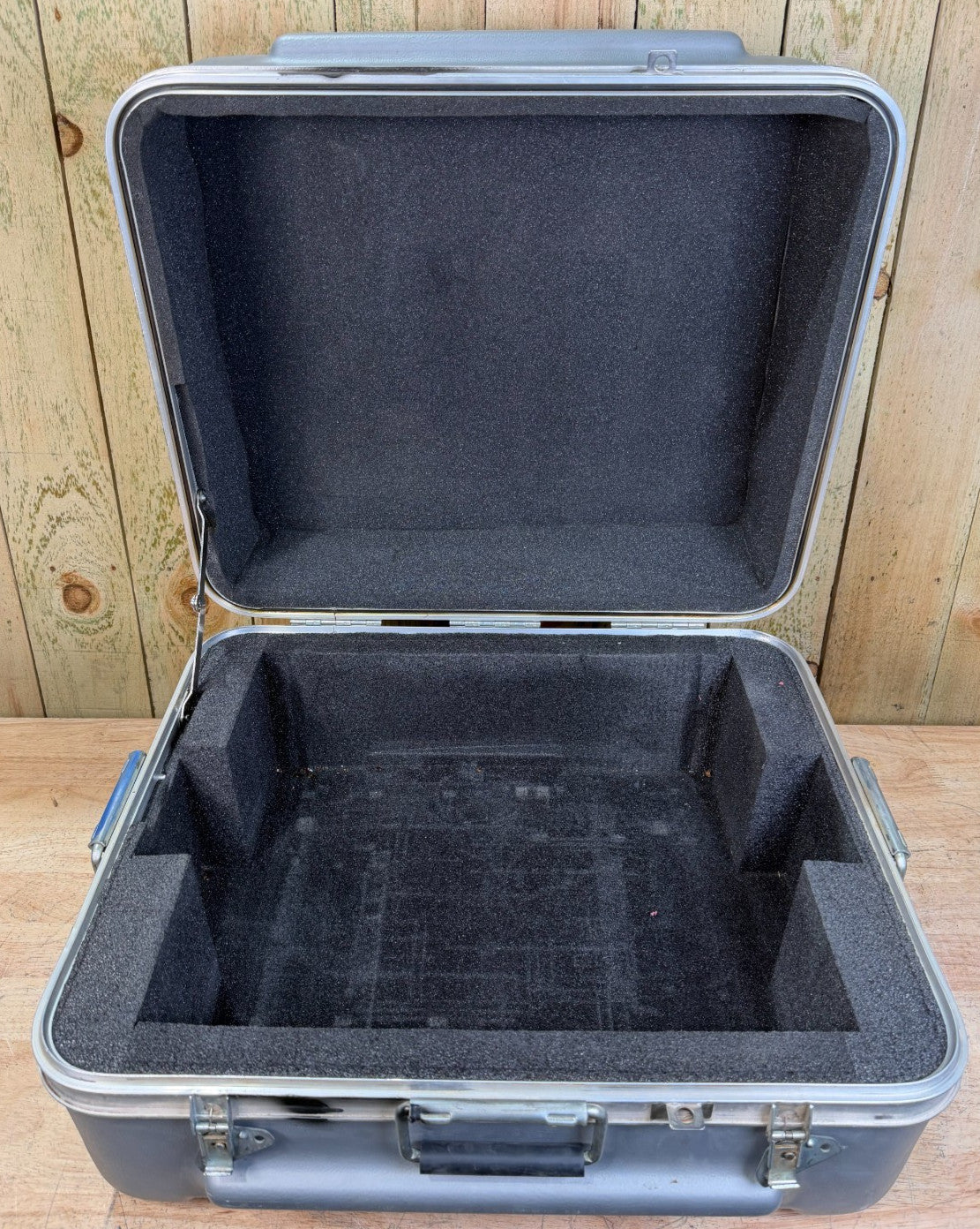 Thermodyne Storage Case 24x21x15.5"  Military Waterproof Footlocker Hardigg