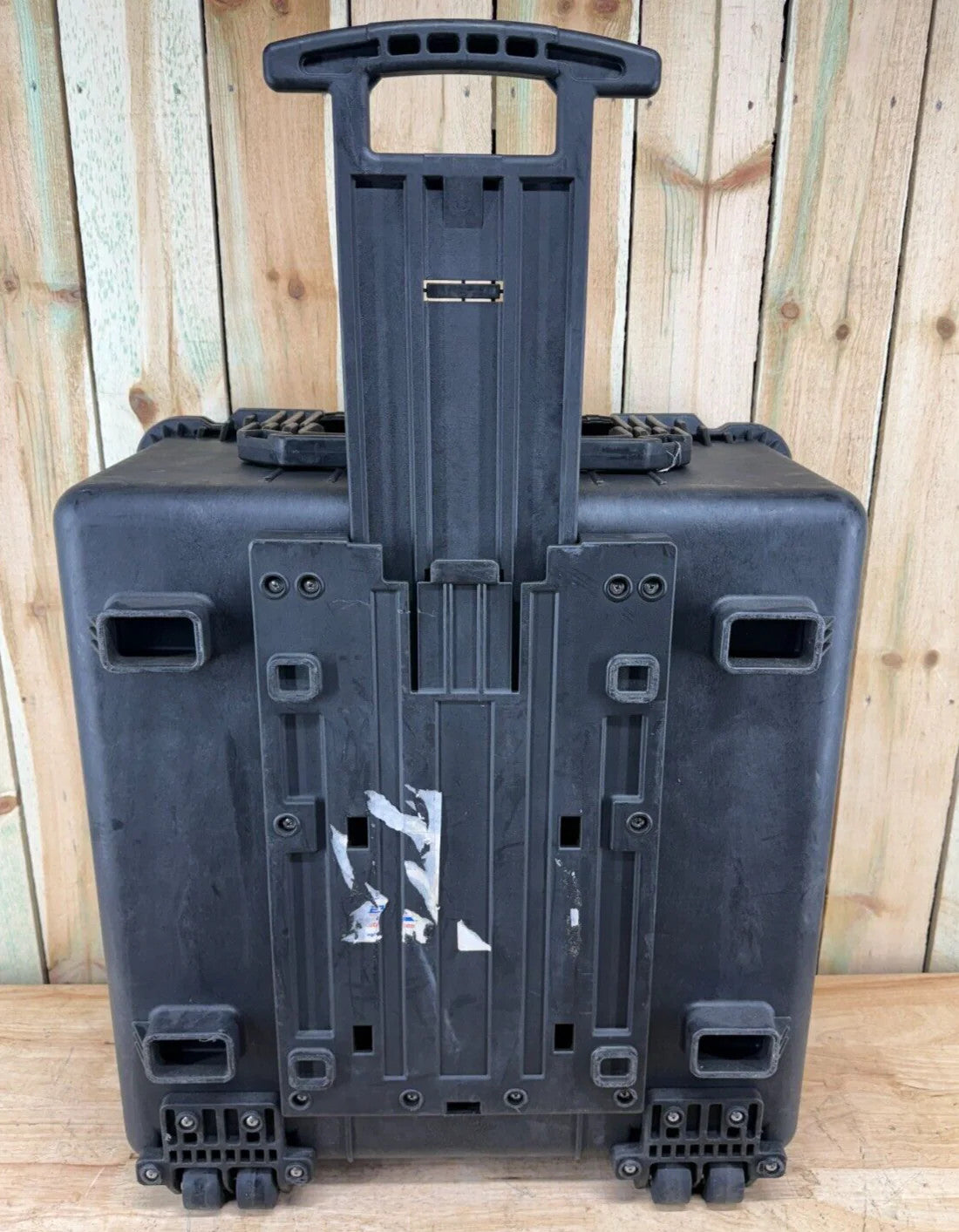 Pelican 1640 Protector Case Black Rolling Waterproof Good Condition AB