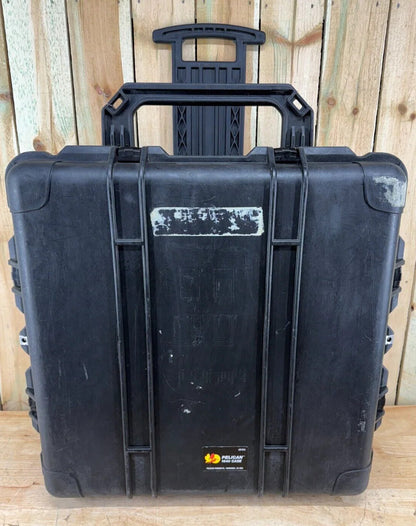 Pelican 1640 Protector Case Black Rolling Waterproof Good Condition AB