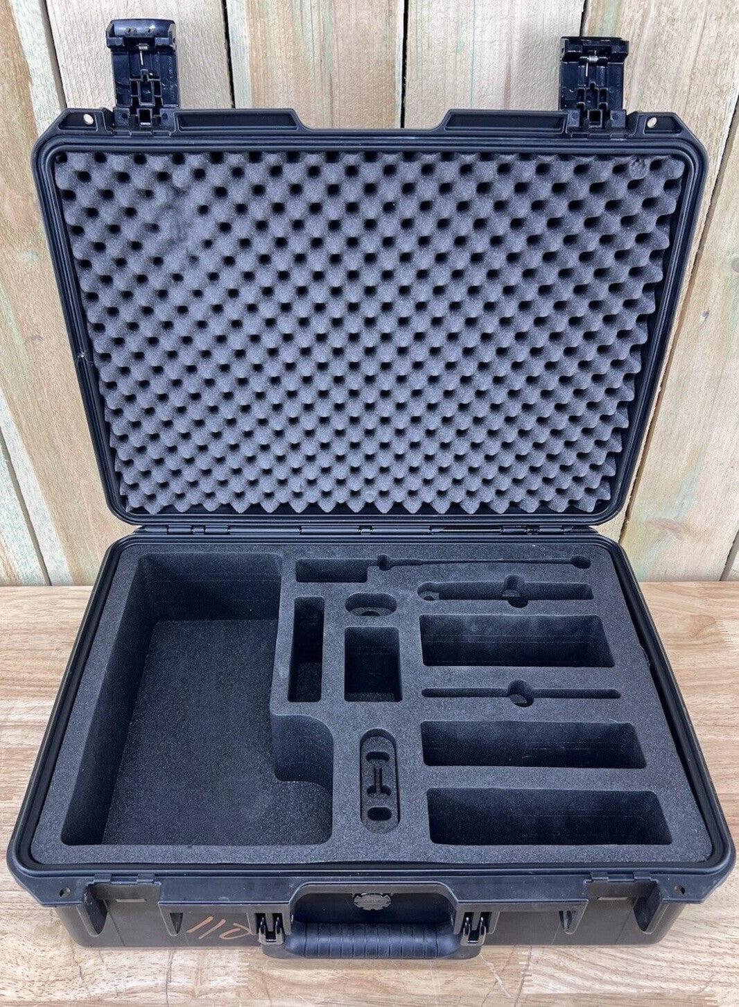 Pelican iM2600 Storm Case Waterproof Handheld Great Condition AB