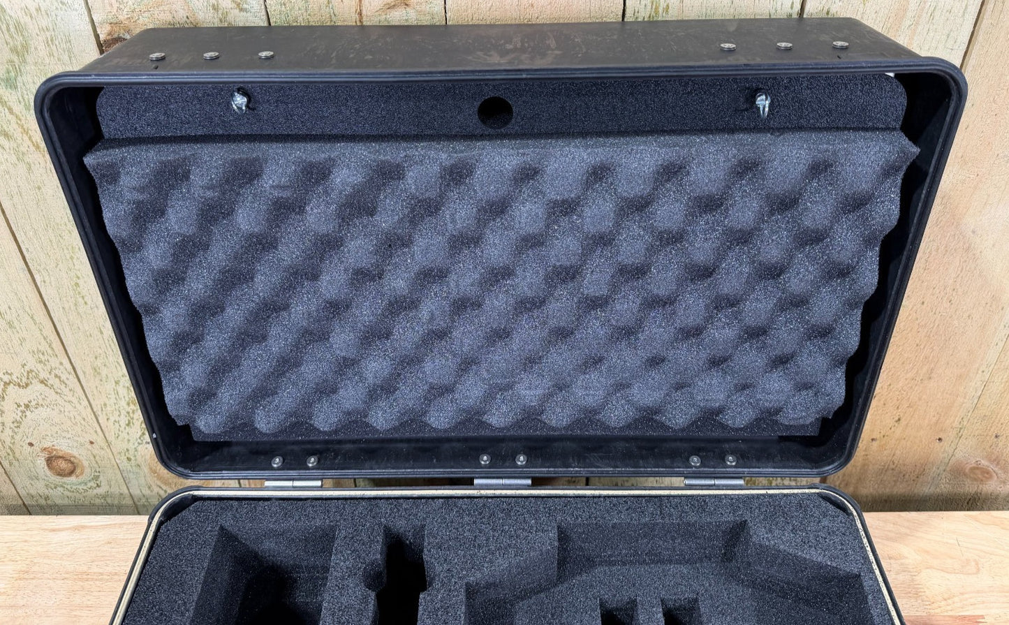 ECS 24x16x14.5 Rolling Waterproof Footlocker With Handle Case Storage