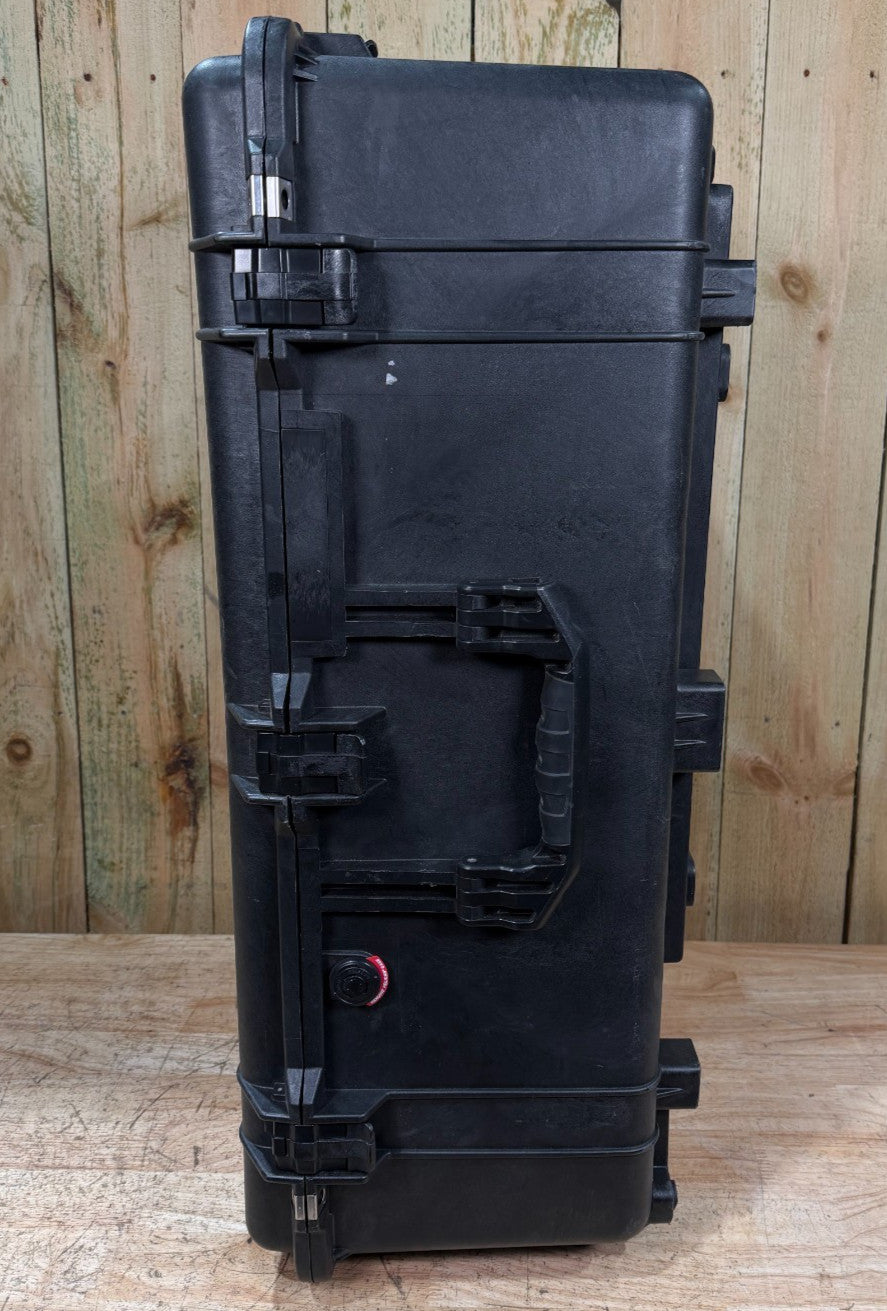 Pelican 1650 Protector Case W/ Padded Foam and Lid Divider Set Black Rolling