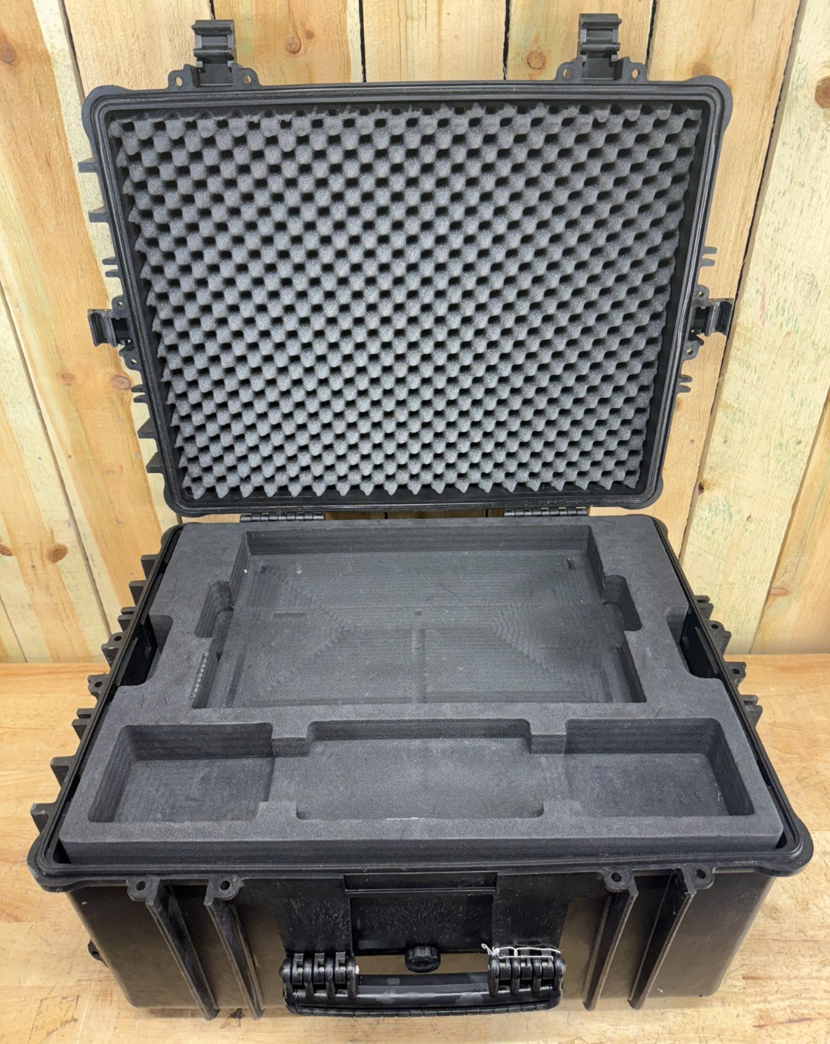 Explorer 5833 Transport Large Rolling Case Black Good Condition A/B