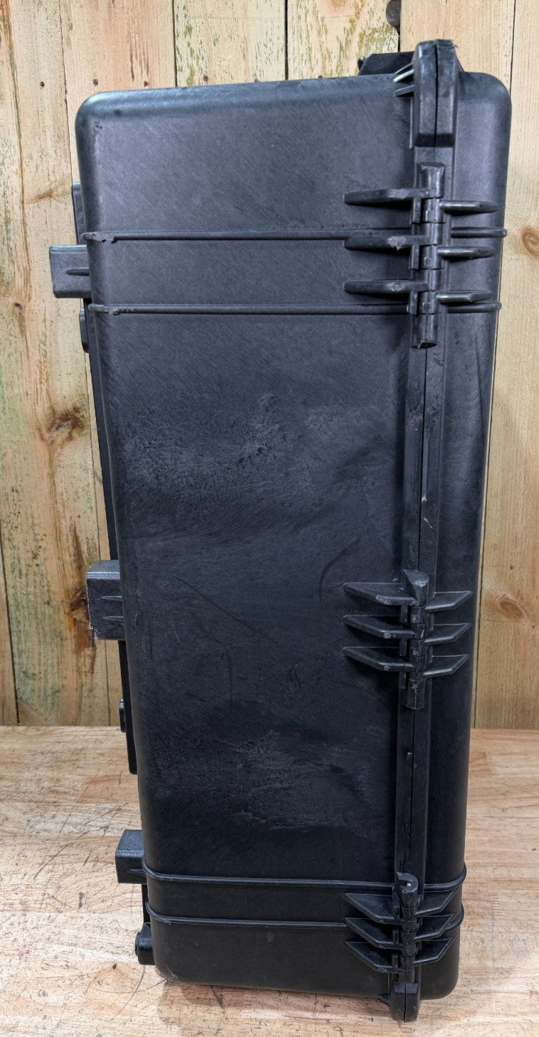 Pelican 1650 Protector Case W/ Padded Foam and Lid Divider Set Black Rolling