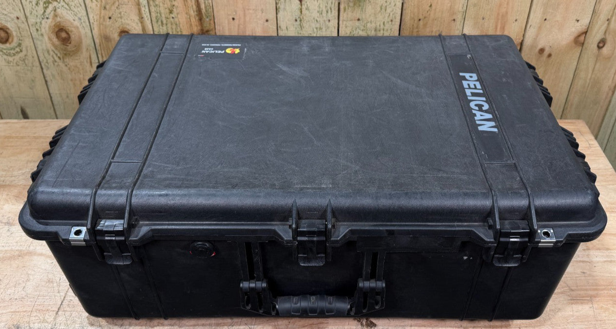Pelican 1650 Protector Case W/ Padded Foam and Lid Divider Set Black Rolling