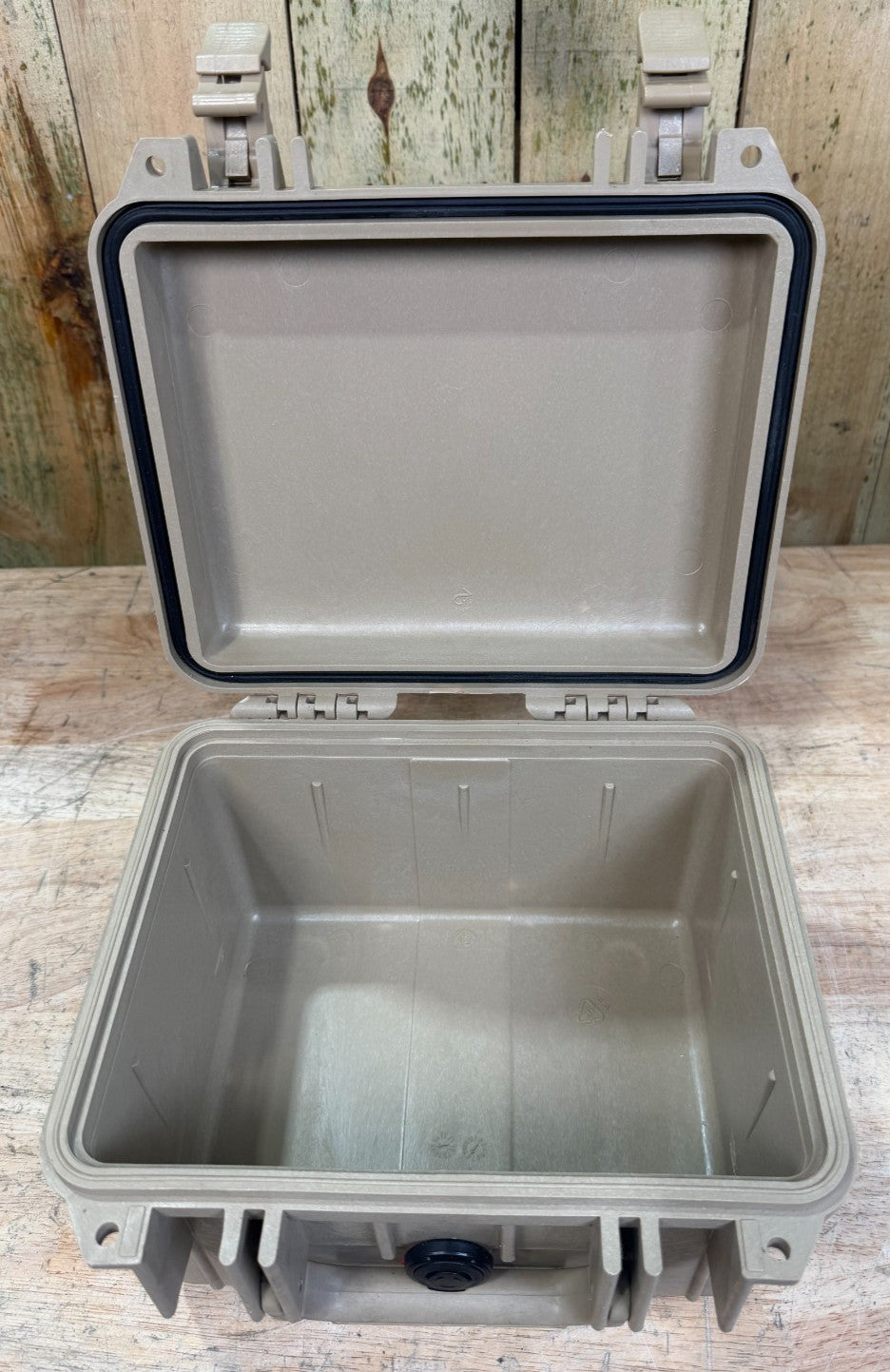 Pelican 1300 Hard Protector Case Good Condition A/B Waterproof Free Shipping