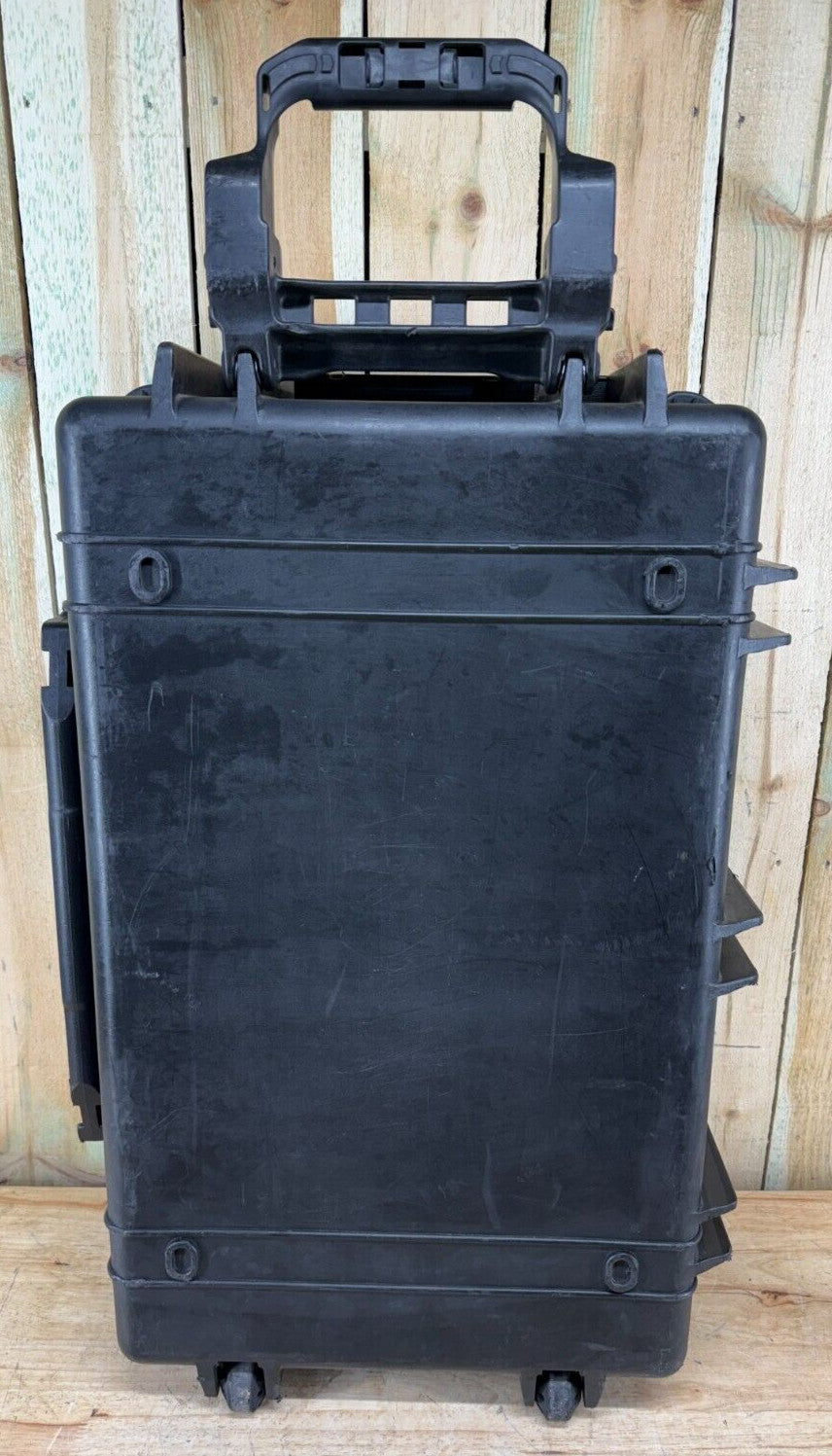 Pelican 1650 Protector Case Black Rolling Waterproof Good Condition AB Free Ship