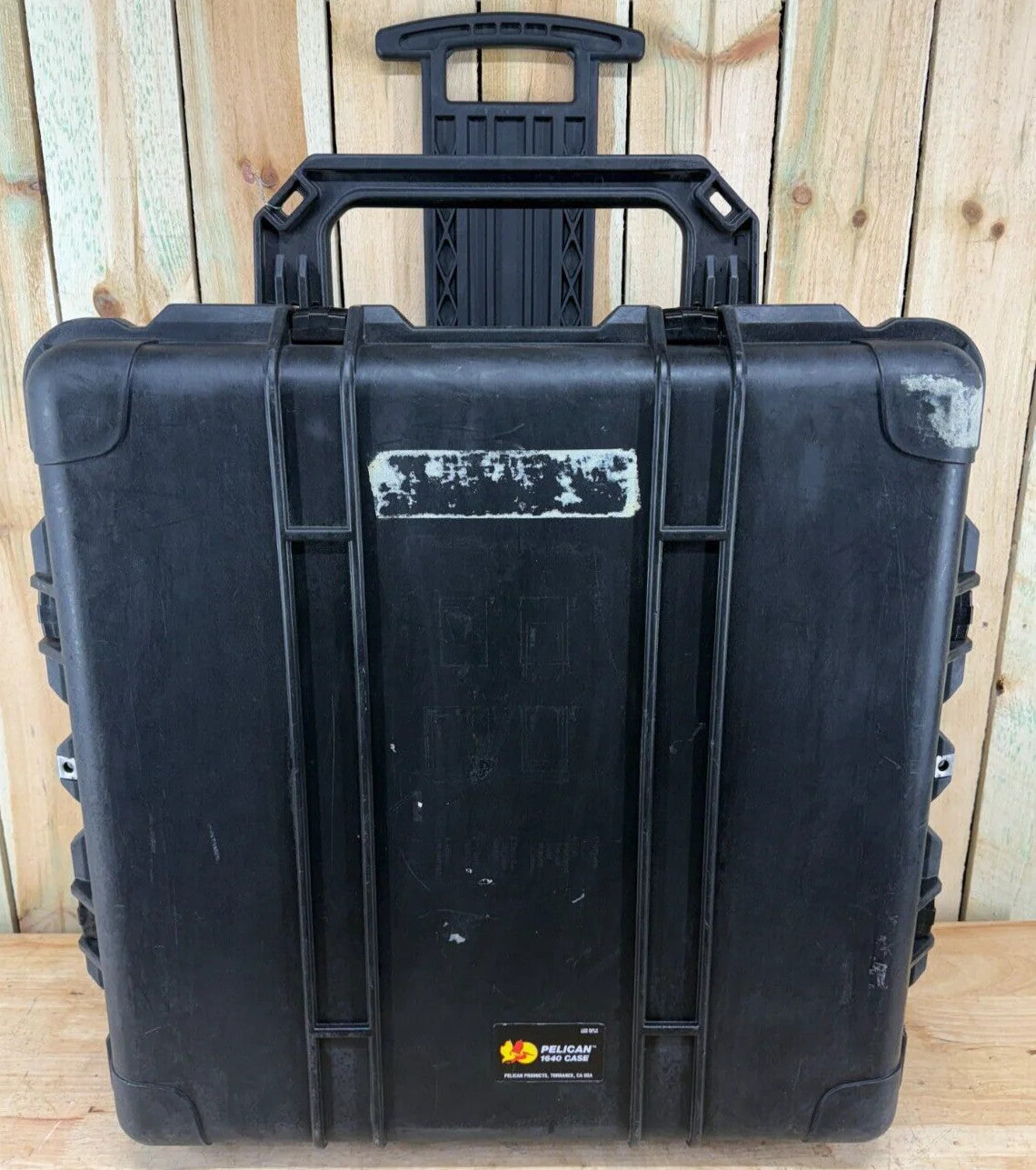 Pelican 1640 Protector Case Black Rolling Waterproof Good Condition AB