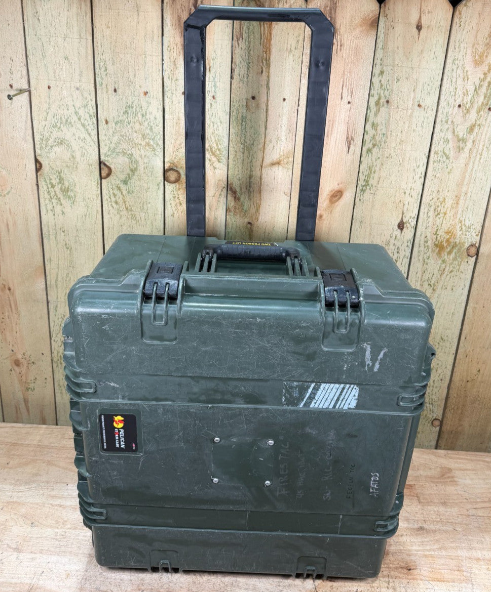 Pelican Storm IM2875 Green Waterproof Rolling Storage Case Good Condition AB