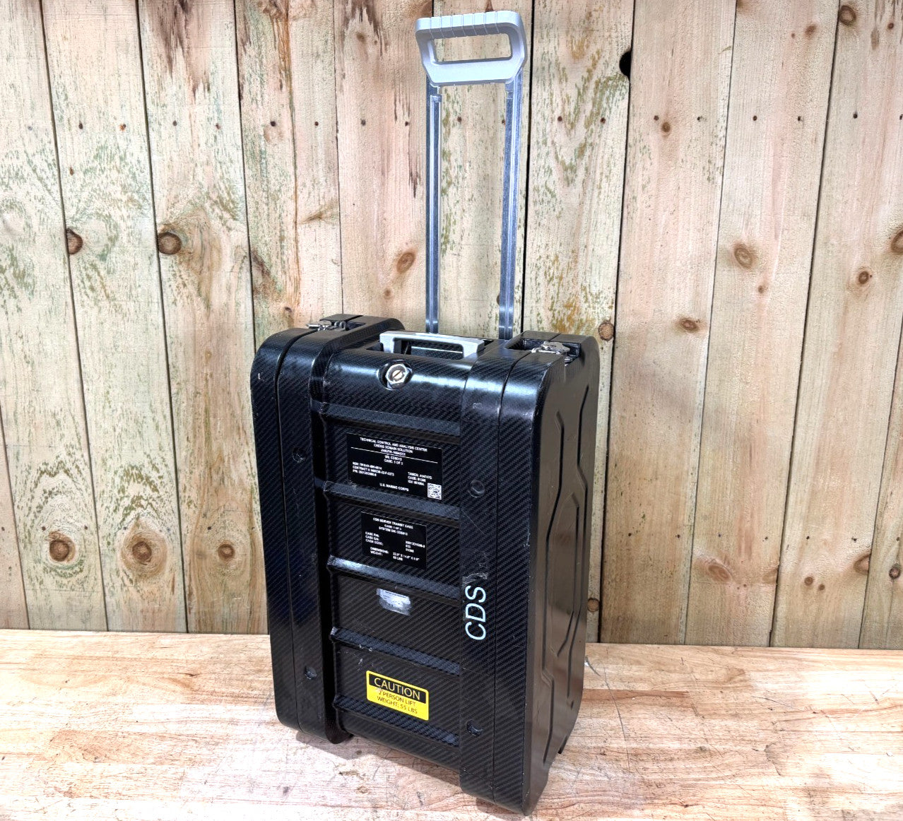 Voyager 8 Klas Carbon Fiber Rolling Storage Case Server Rack Style