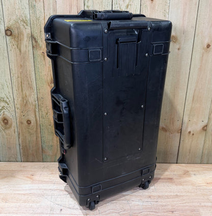 Pelican 1615 Air  Waterproof Rolling Travel Case Black Good Condition AB