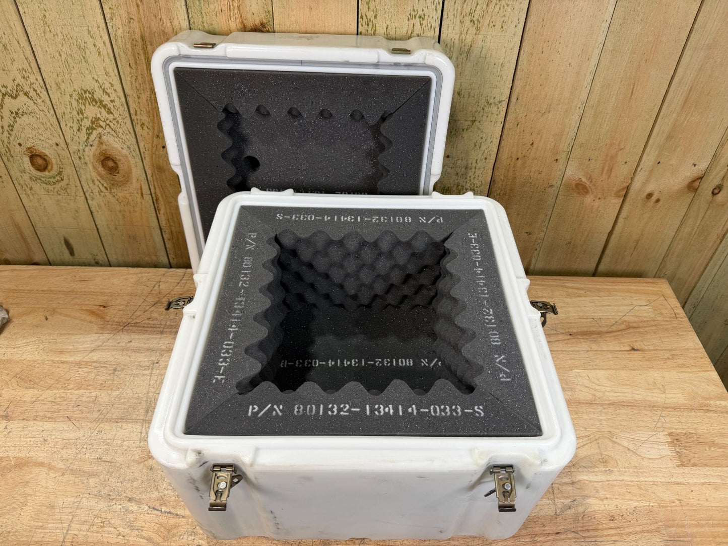 Pelican Hardigg 18.5x18.5x16.5” Footlocker White Case Military Waterproof