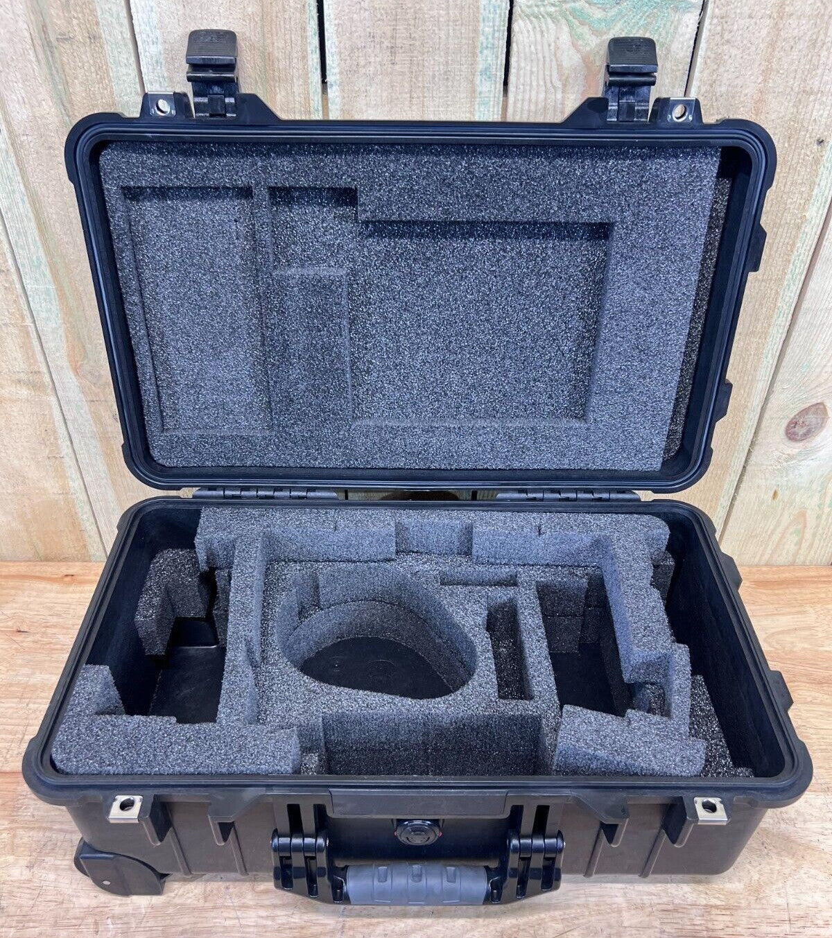Pelican 1510 Waterproof Rolling Carry On Case Black Good Condition AB Free Ship