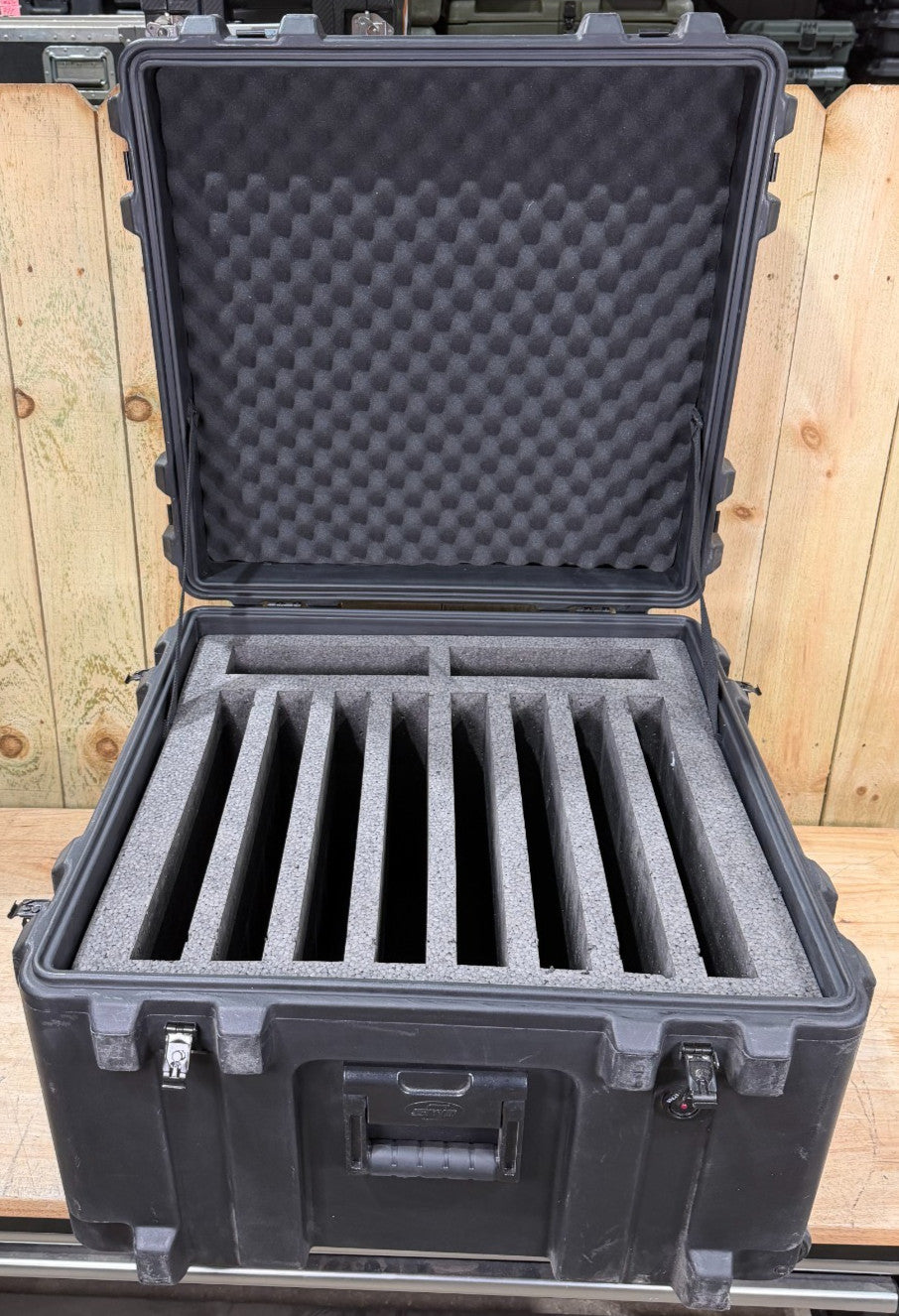 SKB rSeries Footlocker Rolling Style Storage Case Trunk 27.5x27x19" Black AB