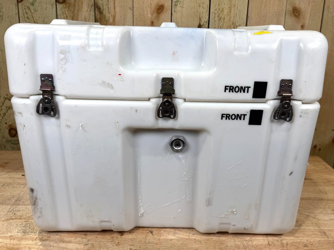 Pelican Hardigg 24.5x18.5x19" Footlocker White Case Military Waterproof