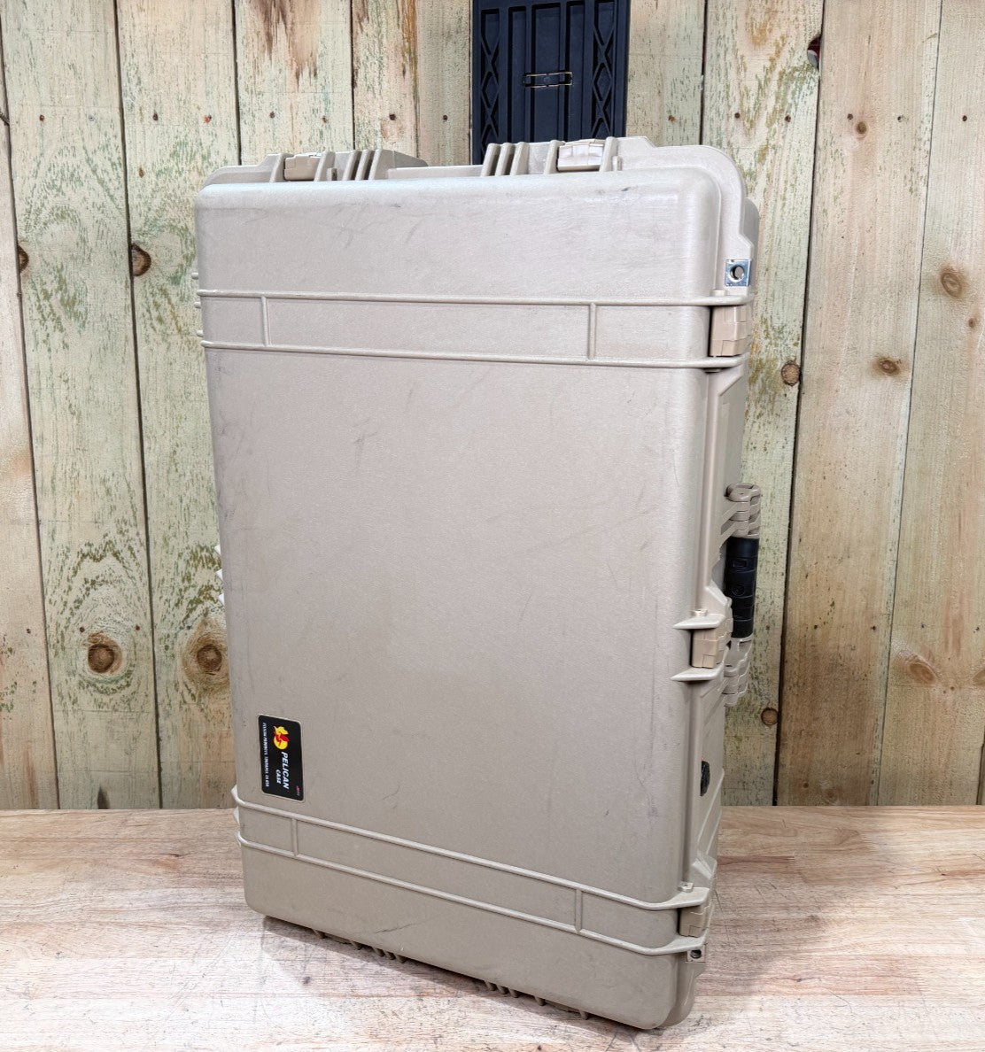 Pelican 1650 Protector Case Tan Rolling Waterproof Good Condition AB