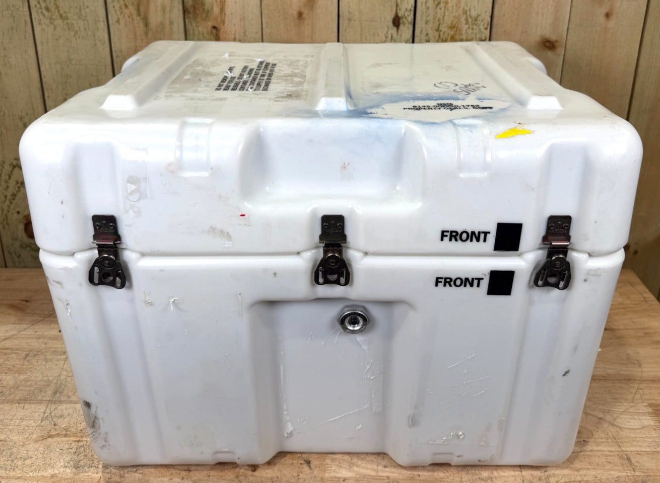 Pelican Hardigg 24.5x18.5x19" Footlocker White Case Military Waterproof