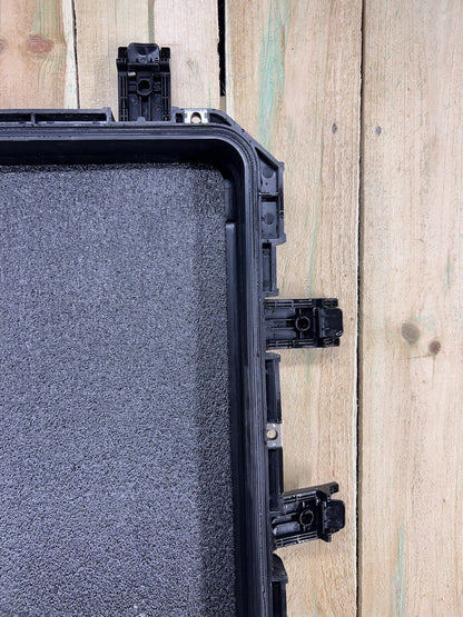SKB iSeries 3021-18 Black Waterproof Storage Case Good Condition AB Free Ship