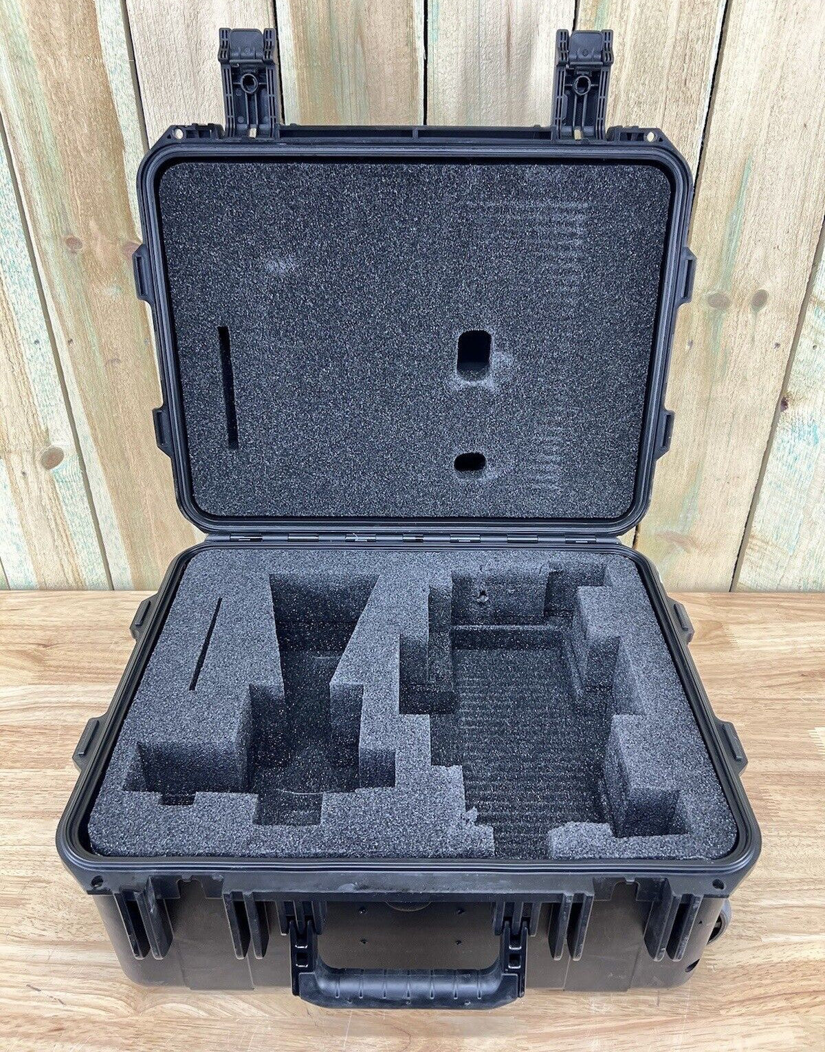 SKB iSeries 1914-8 Waterproof Rolling Case Carry On Great Condition AB Free Ship