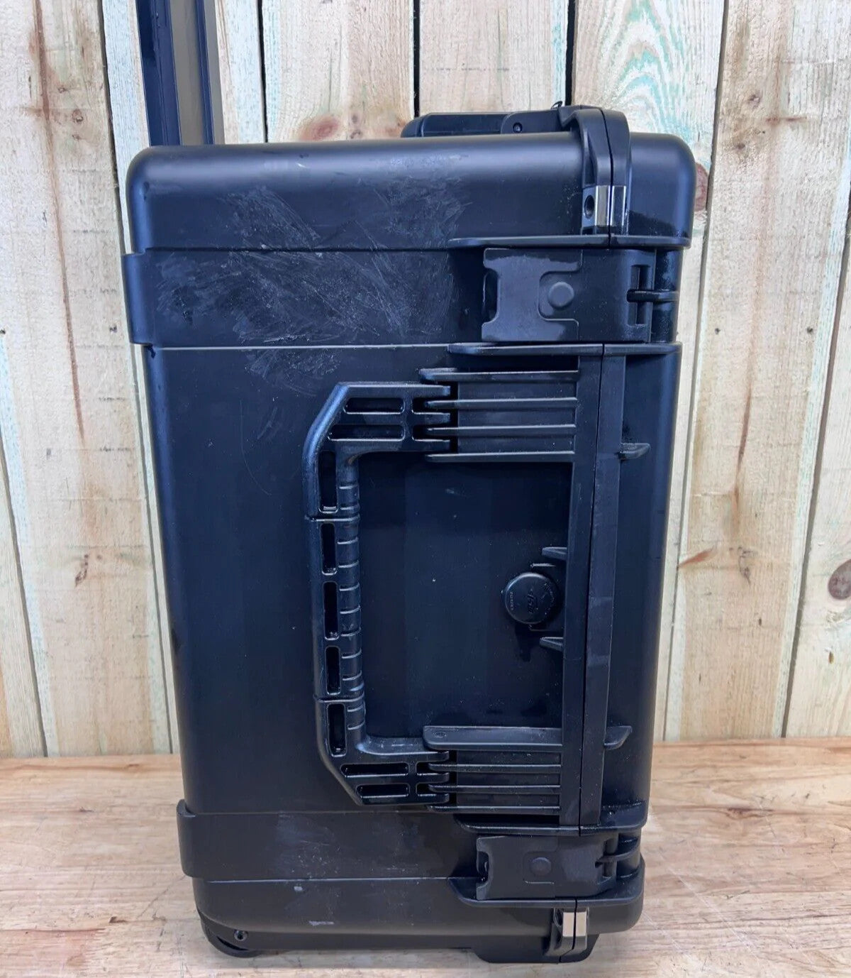 SKB 3i2213-12 iSeries Waterproof Rolling Case Black Good Condition A/B Free Ship